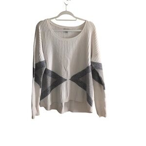 Women’s Calvin off-white crew neck sweater. XL